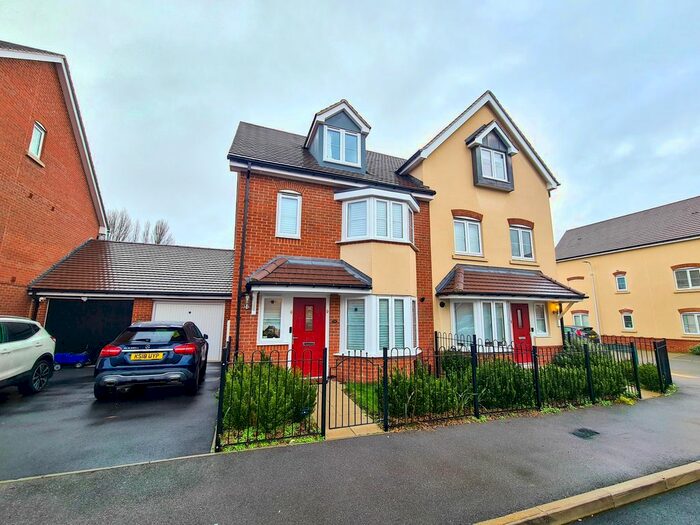 4 Bedroom Semi-Detached House To Rent In Fir Tree Road, Woodley, Reading, RG5