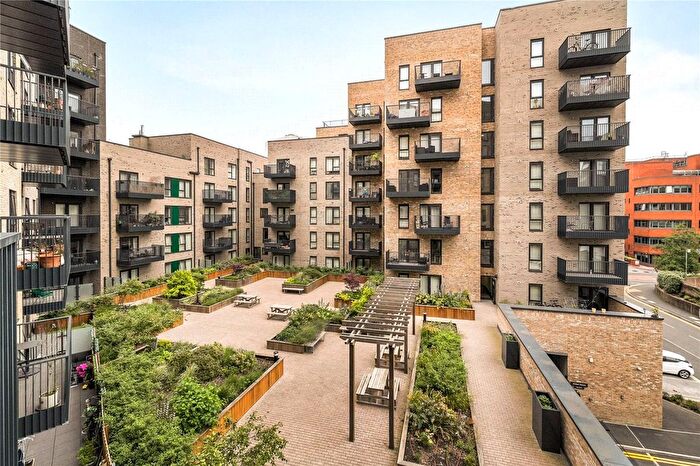 2 Bedroom Flat For Sale In Market Street, Bracknell, Berkshire, RG12
