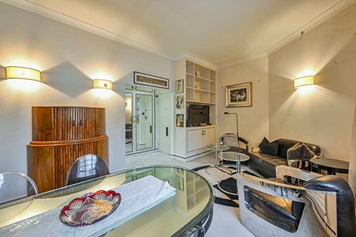 1 Bedroom Flat For Sale In Old Church Street, Chelsea, London, SW3