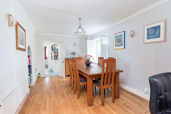 4 Bedroom Detached House For Sale In St. Marys Drive, Crawley, RH10