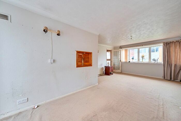 3 Bedroom End Of Terrace House For Sale In St. Marys Green, Kennington, Ashford, TN24 - Photo 10