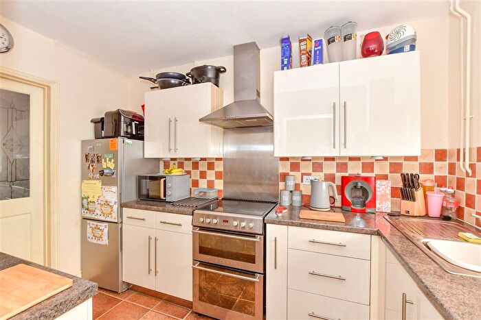 3 Bedroom Terraced House For Sale In Knox Road, Havant, Hampshire, PO9