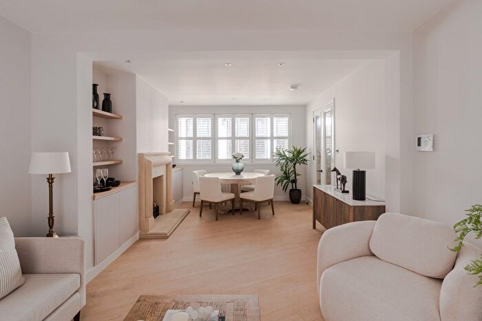 3 Bedroom Mews For Sale In Wythburn Place, Marylebone, London, W1H