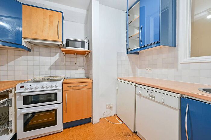 3 Bedroom Flat To Rent In Madeley Road, Ealing, London, W5