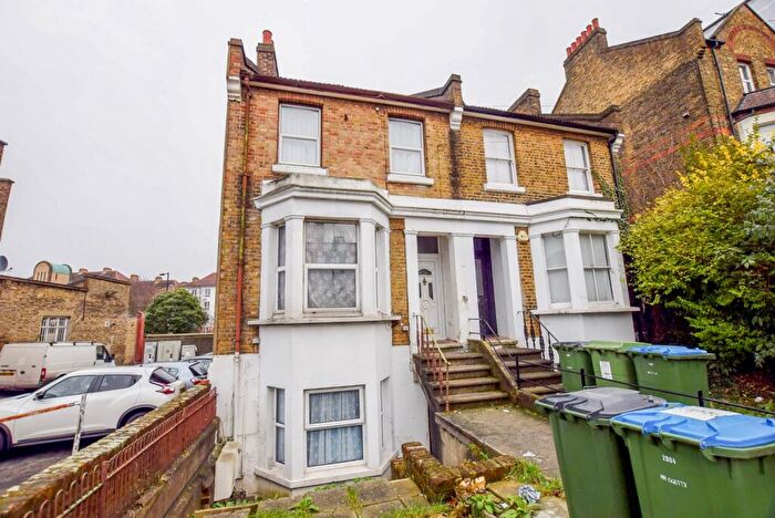 2 Bedroom Flat For Sale In Eglinton Hill, Shooters Hill, London, SE18