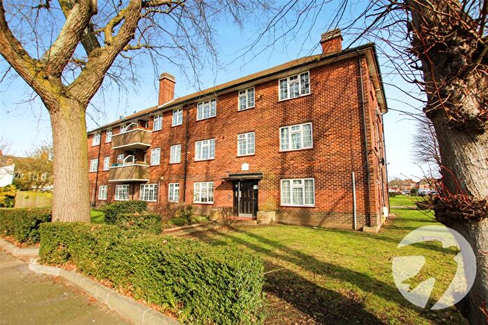 3 Bedroom Flat For Sale In Hilary Court, Beaconsfield Road, London, SE9