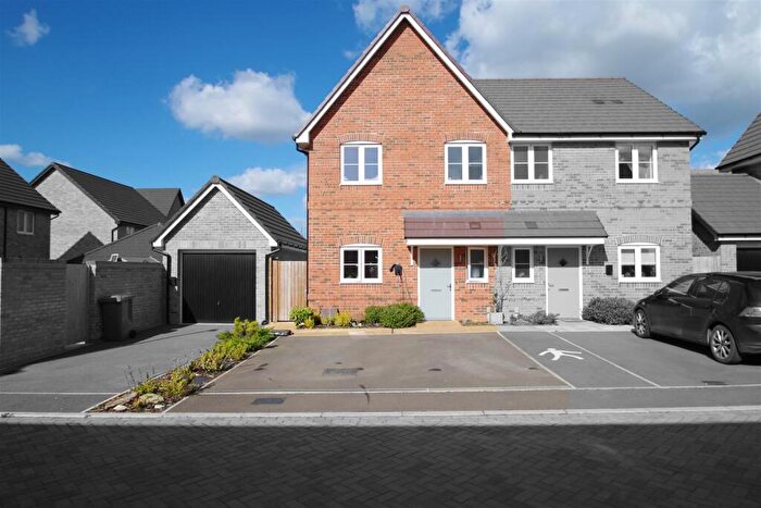 2 Bedroom House For Sale In Scafell Pike, Didcot, OX11