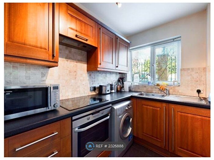 1 Bedroom Flat To Rent In Alexandra Court, Hemel Hempstead, HP2