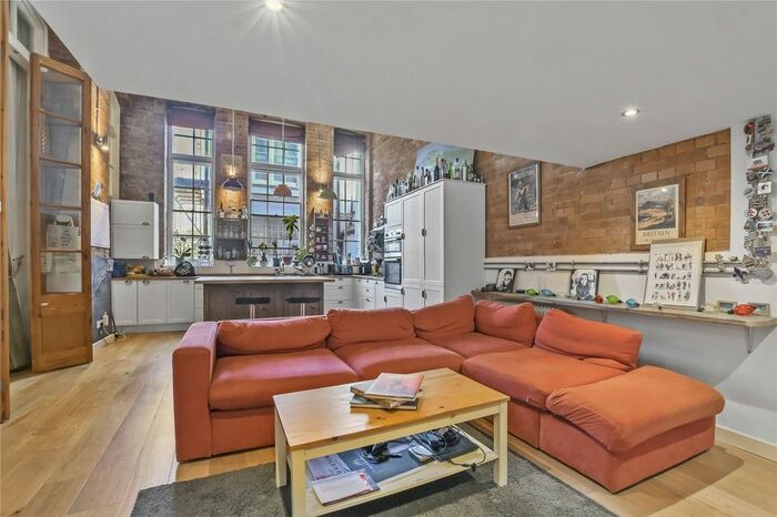 3 Bedroom Flat To Rent In Northworld Road, London, N16