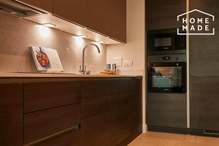 2 Bedroom Flat To Rent In Angel Gardens, M4