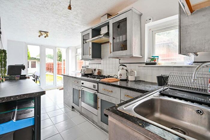 1 Bedroom Flat For Sale In Mangles Road, Guildford, GU1