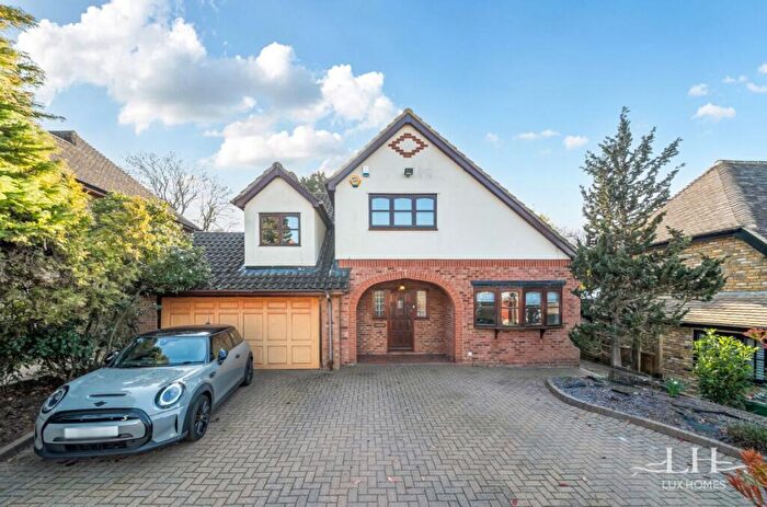 4 Bedroom Detached House For Sale In Mendoza Close, Emerson Park, RM11