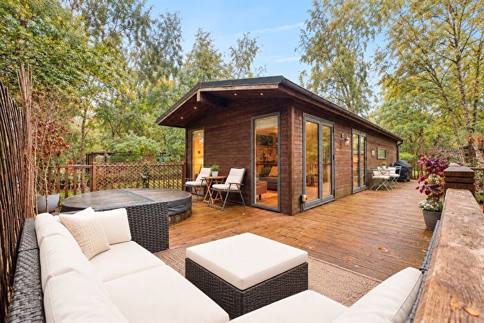 2 Bedroom Park Home For Sale In Hollicarrs, Escrick, York, North Yorkshire, YO19