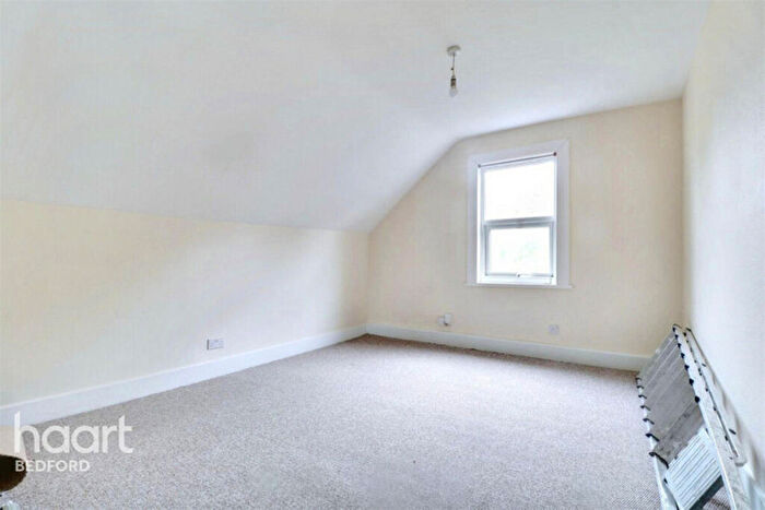 2 Bedroom Flat For Sale In Shakespeare Road, Bedford, MK40