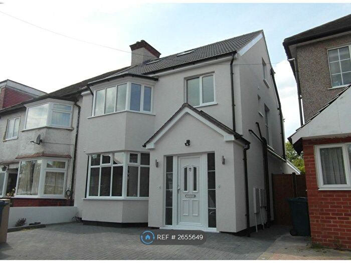 2 Bedroom Flat To Rent In Headstone Lane, Harrow, HA2