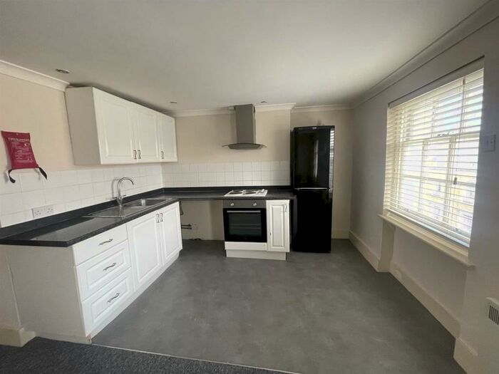 1 Bedroom Flat To Rent In West Crescent Road, Gravesend, Kent, DA12