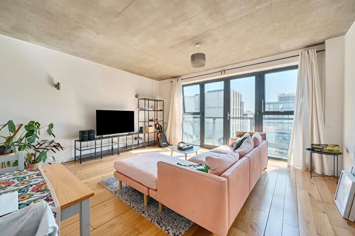 2 Bedroom Flat To Rent In Kingsland Road, Hackney, E2