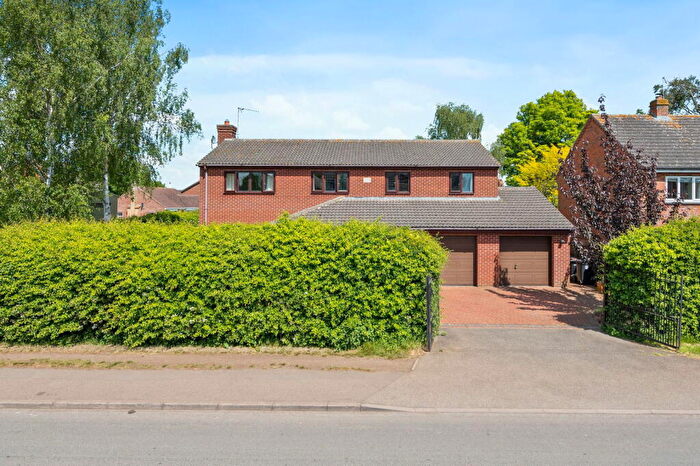 5 Bedroom Detached House For Sale In Cransely Hill, Broughton, NN14