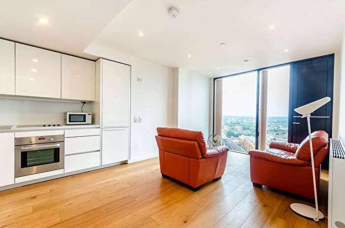 1 Bedroom Flat To Rent In The Strata, Elephant And Castle, London, SE1