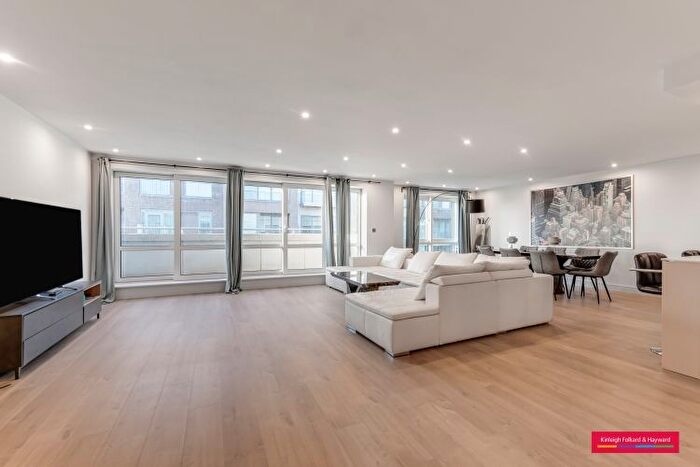 3 Bedroom Flat To Rent In Park Street, London, SW6