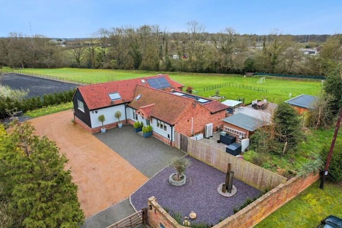 4 Bedroom Detached House For Sale In Denham Lane, Chalfont St Peter, Gerrards Cross, SL9