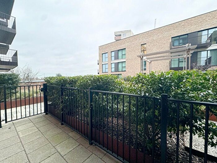 1 Bedroom Flat For Sale In Bathgate Place, London, W13