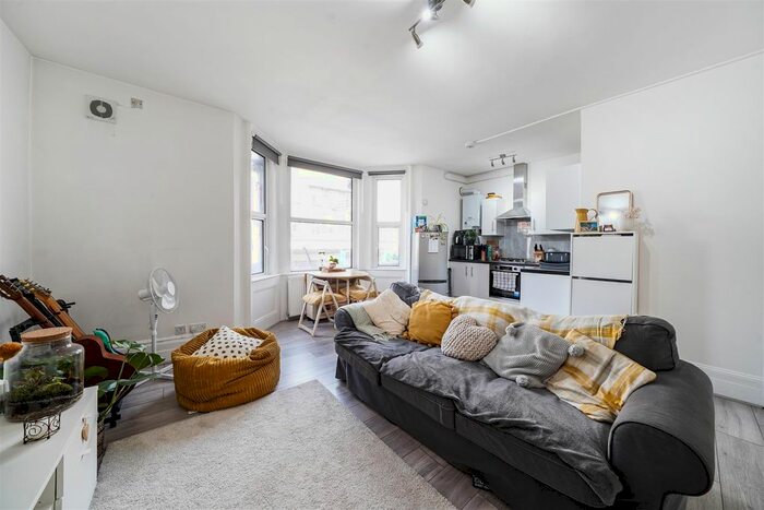 1 Bedroom Flat To Rent In Gleneldon Mews, London, SW16