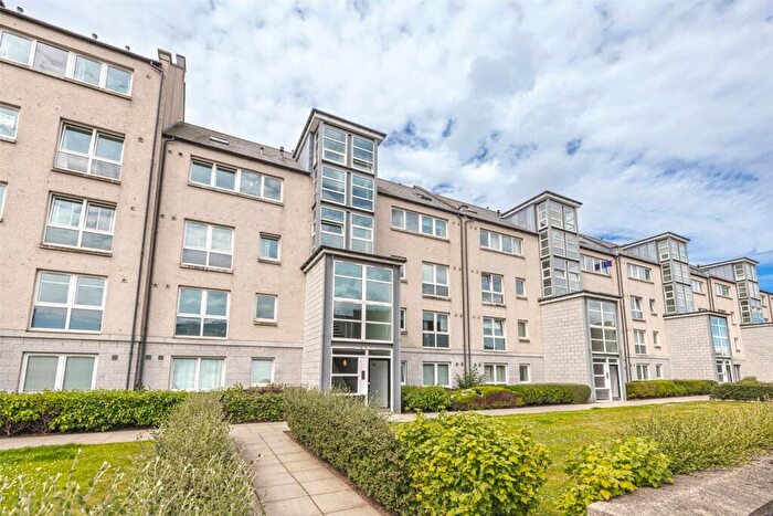 2 Bedroom Flat To Rent In Dee Village, Millburn Street, Aberdeen, Aberdeenshire, AB11