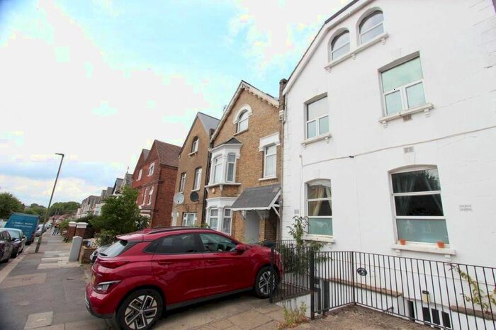 2 Bedroom Flat To Rent In Beaconsfield Road, London, N11