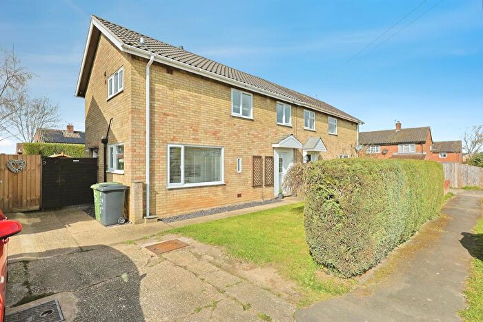 3 Bedroom Semi Detached House For Sale In Heffer Close, Dereham, NR19