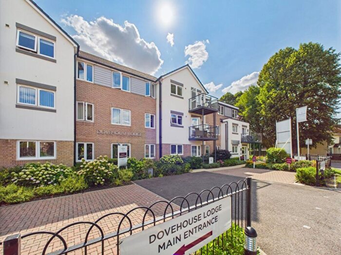1 Bedroom Apartment For Sale In Dovehouse Lodge, Hitchin, SG5