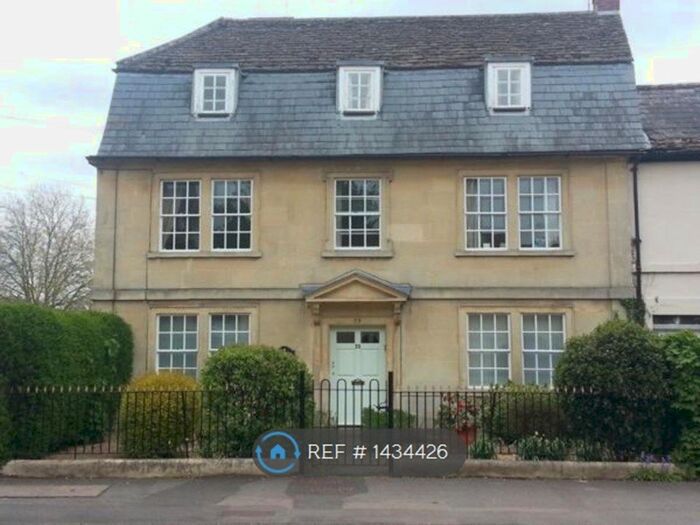 Studio To Rent In King Street, Wiltshire, SN12