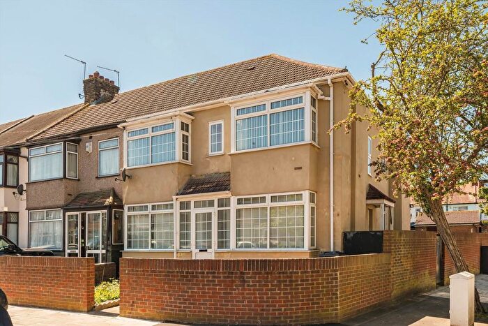 6 Bedroom Property For Sale In Stanley Road, Southall, UB1