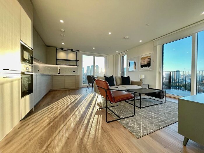 2 Bedroom Flat To Rent In Curlew House, Hawser Lane, Poplar Riverside, London, E14