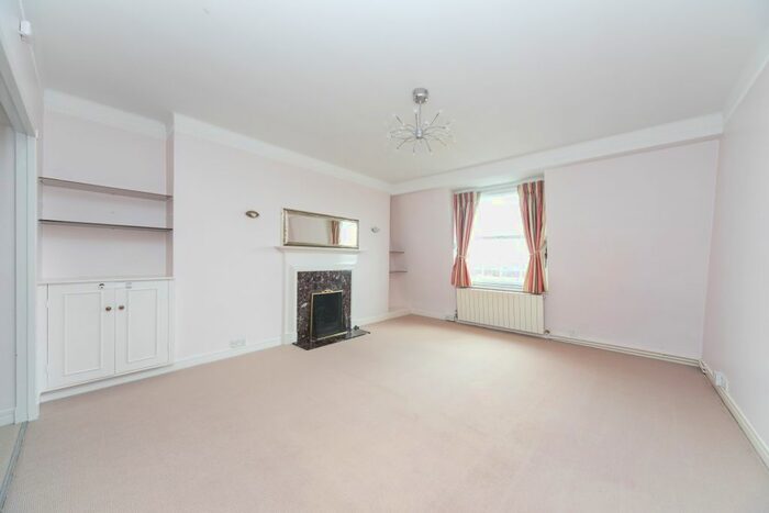 3 Bedroom Flat To Rent In Ranelagh Gardens, London, SW6