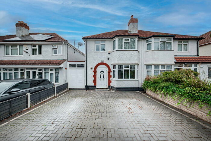 3 Bedroom Semi-Detached House To Rent In Brooklands Road, Hall Green, B28
