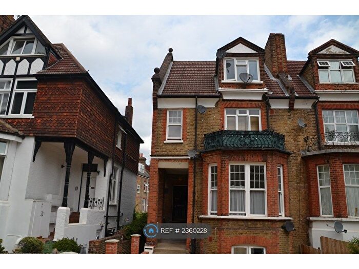 2 Bedroom Flat To Rent In Palace Road, London, SW2