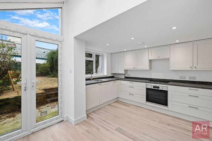 2 Bedroom Terraced House To Rent In West Hill Street, BN1