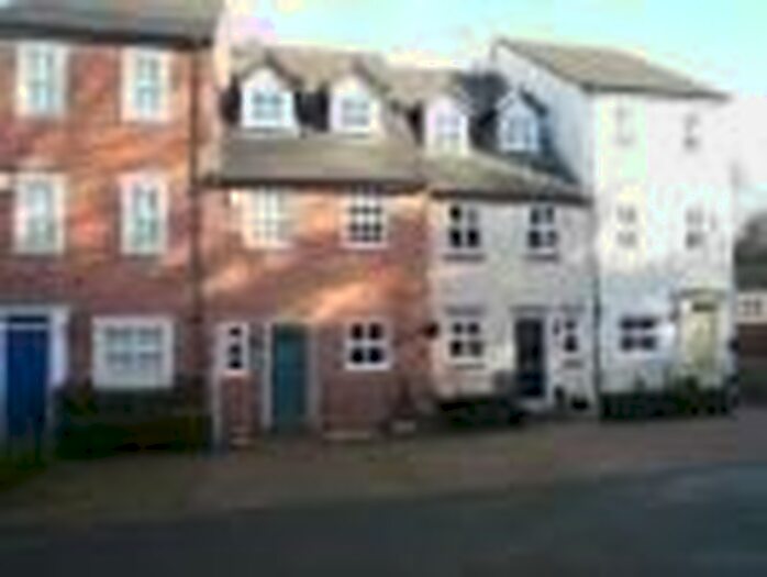 3 Bedroom Town House To Rent In The Croft, Henley In Arden, B95
