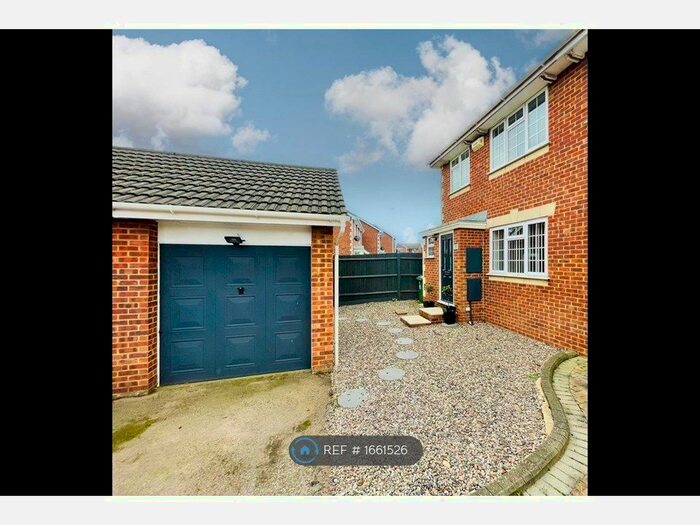 3 Bedroom Semi-Detached House To Rent In Fosse Close, Gloucester, GL4