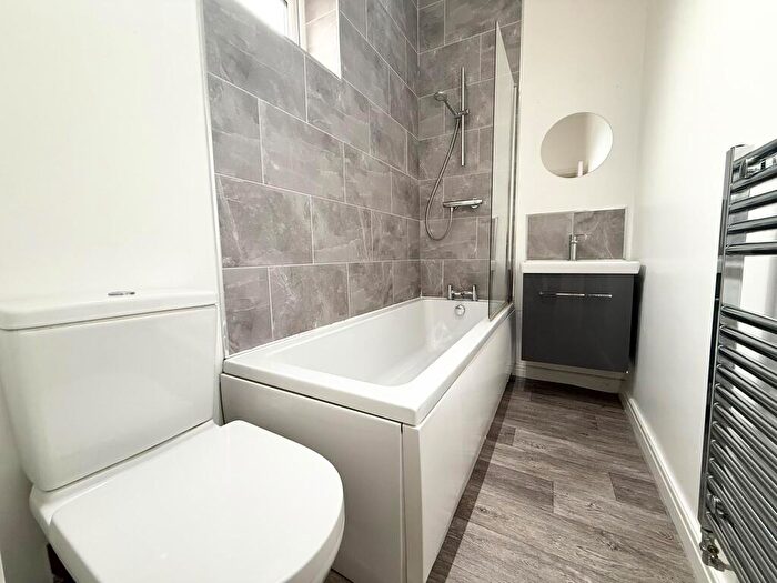 2 Bedroom Flat To Rent In Barnsley Road, Wombwell, Barnsley, S73