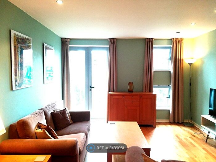 2 Bedroom Flat To Rent In Santorini, Leeds, LS12