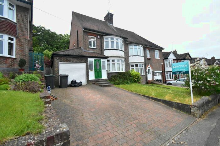 3 Bedroom Semi-Detached House To Rent In Wardown Crescent, Luton, Bedfordshire, LU2