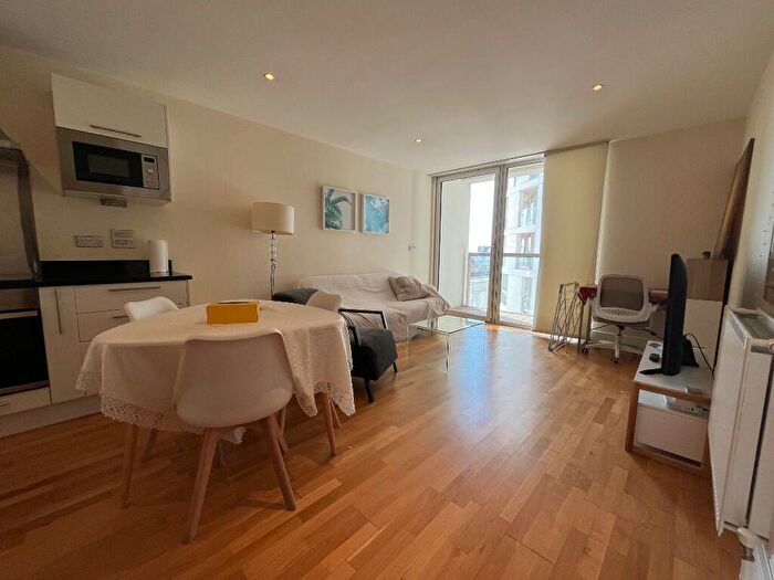 1 Bedroom Flat To Rent In Millharbour, London, , [Ref:GDhuhf], E14