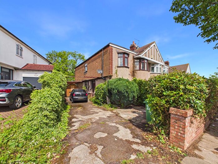 5 Bedroom Semi Detached House For Sale In Hurst Road, Sidcup, Kent, DA15