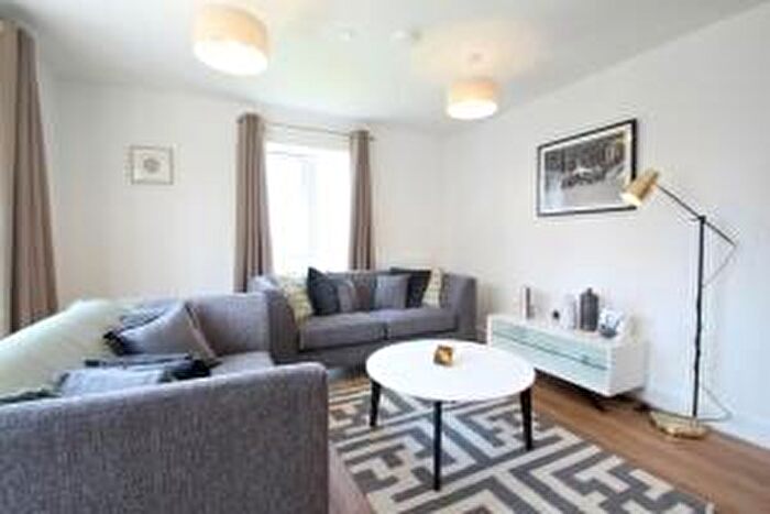 2 Bedroom Flat To Rent In Holmbush Mews, The Green, RH12