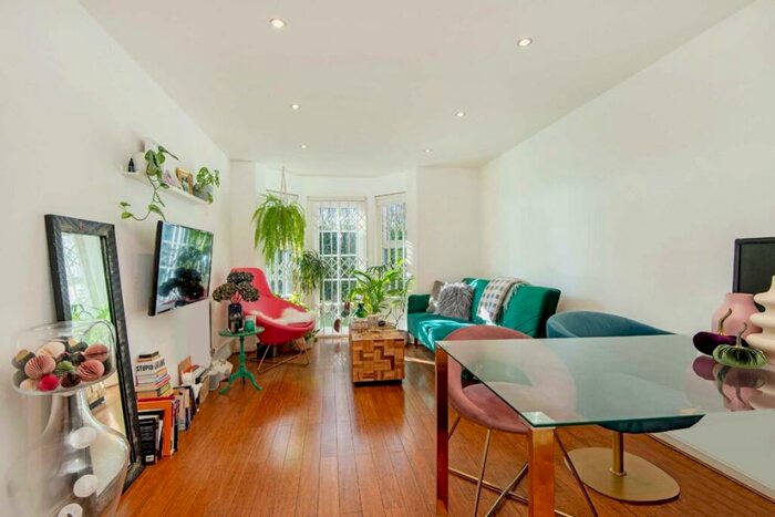 1 Bedroom Flat To Rent In Cadogan Terrace, Victoria Park, E9