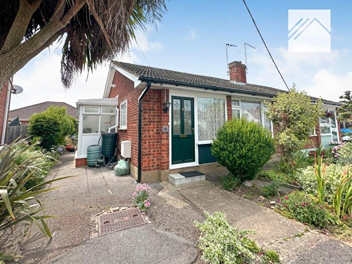 1 Bedroom Bungalow For Sale In Miltsin Avenue, Canvey Island, SS8