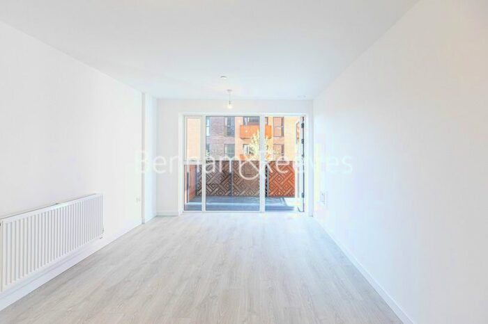 1 Bedroom Flat To Rent In East Acton Lane, Acton, W3