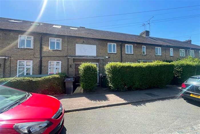 3 Bedroom Maisonette For Sale In Keith Road, Walthamstow, E17